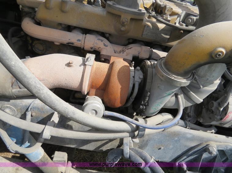 image for item B4502 2000 Peterbilt 377 semi truck