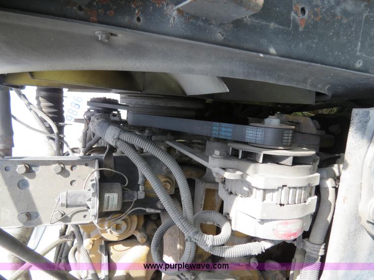 image for item B4502 2000 Peterbilt 377 semi truck