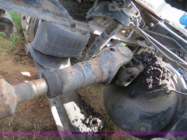 image for item B4502 2000 Peterbilt 377 semi truck