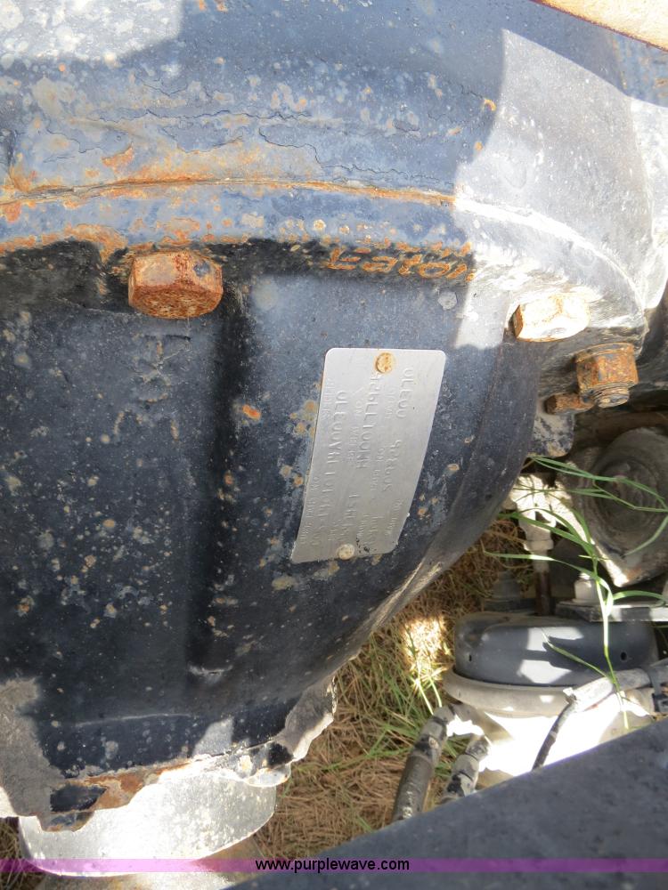 image for item B4502 2000 Peterbilt 377 semi truck