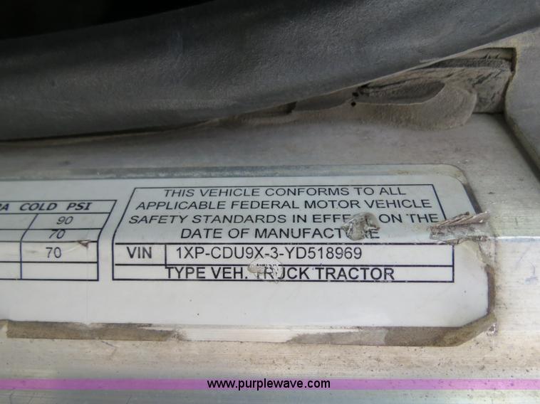 image for item B4502 2000 Peterbilt 377 semi truck