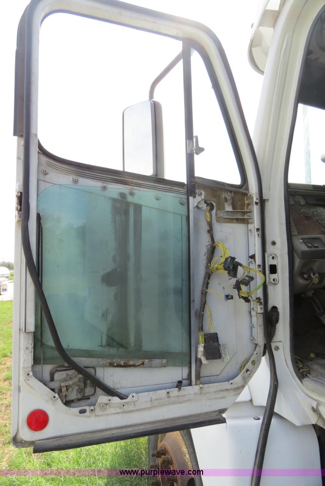 image for item B4503 1998 Freightliner FLC120 semi truck
