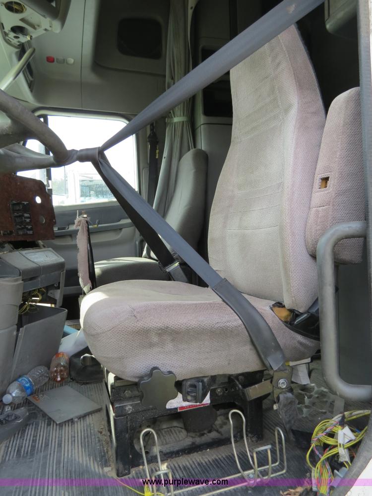image for item B4503 1998 Freightliner FLC120 semi truck