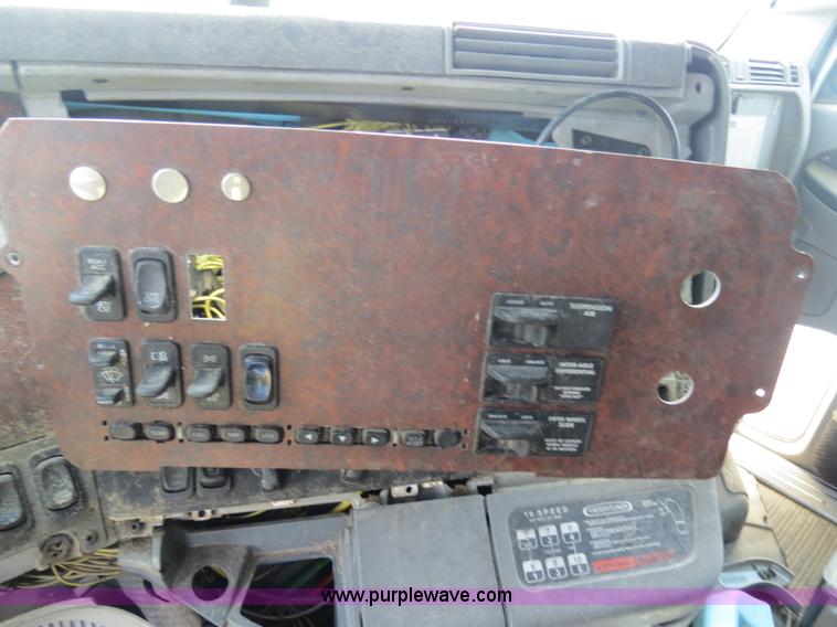 image for item B4503 1998 Freightliner FLC120 semi truck