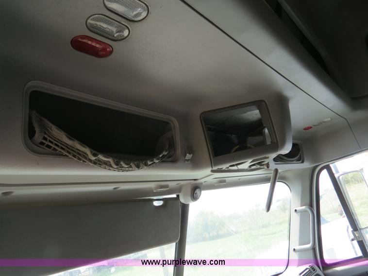image for item B4503 1998 Freightliner FLC120 semi truck
