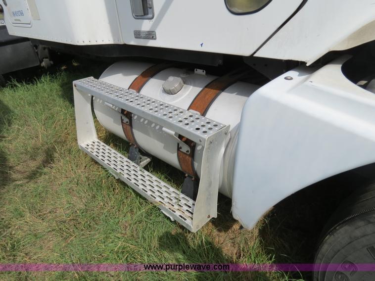 image for item B4503 1998 Freightliner FLC120 semi truck