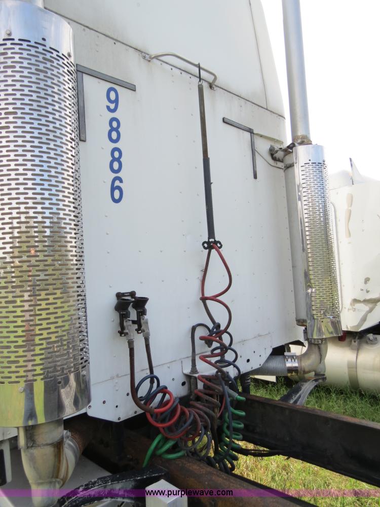 image for item B4503 1998 Freightliner FLC120 semi truck