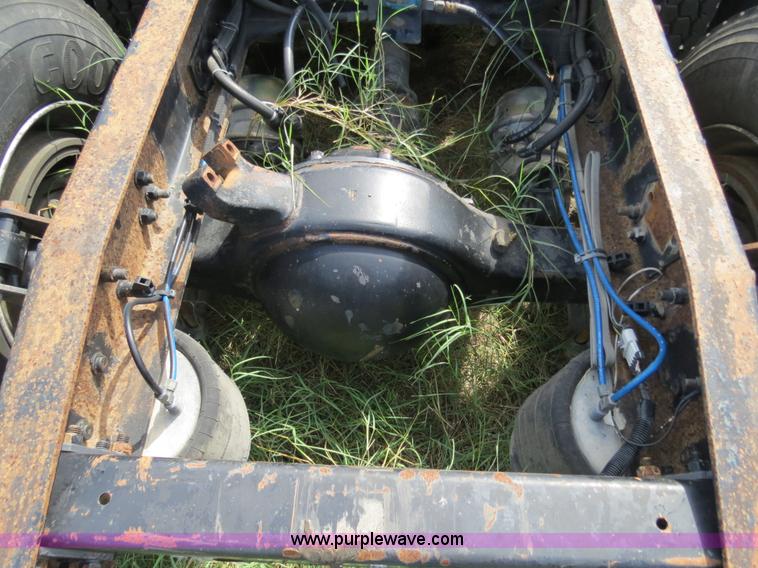 image for item B4503 1998 Freightliner FLC120 semi truck