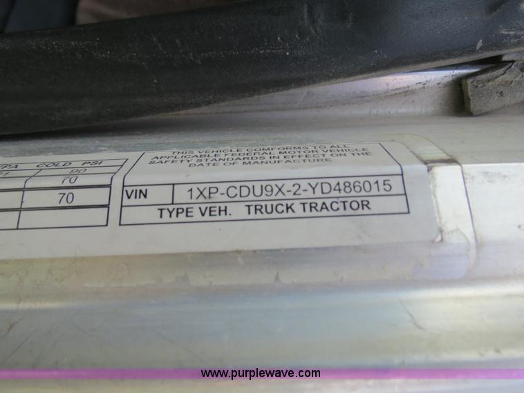 image for item B4504 2000 Peterbilt 377 semi truck