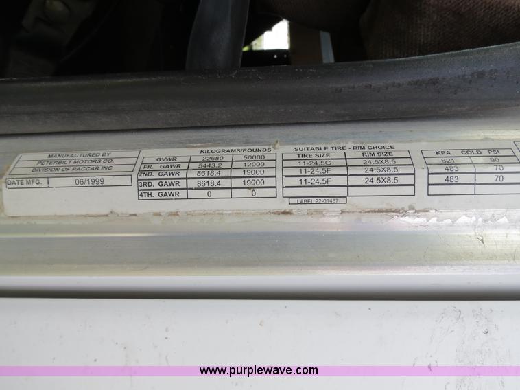 image for item B4504 2000 Peterbilt 377 semi truck