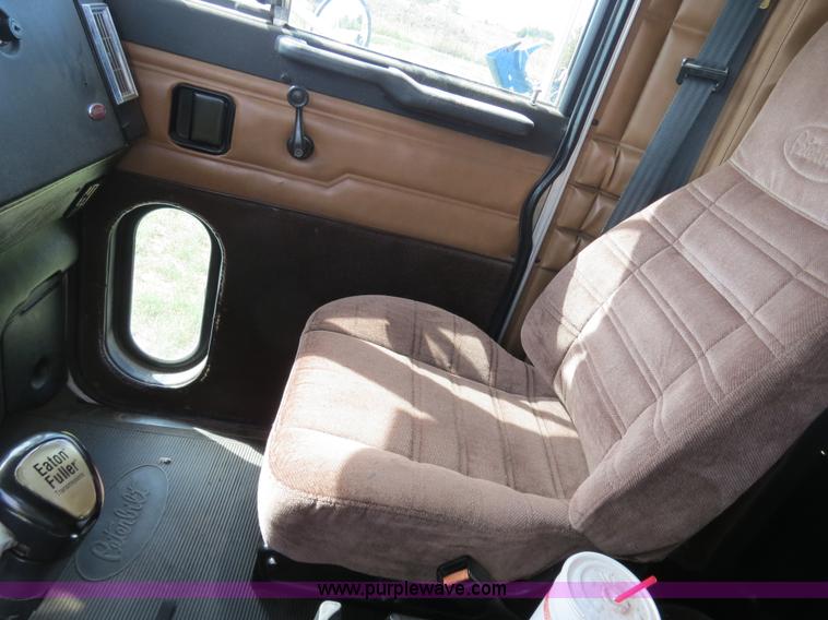 image for item B4504 2000 Peterbilt 377 semi truck