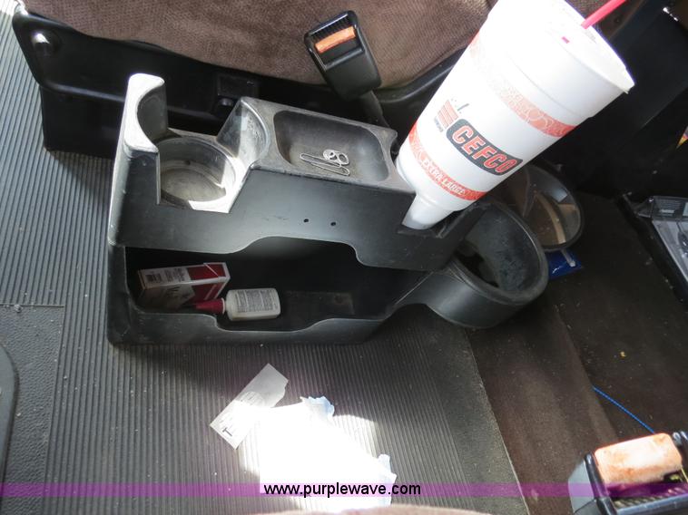 image for item B4504 2000 Peterbilt 377 semi truck