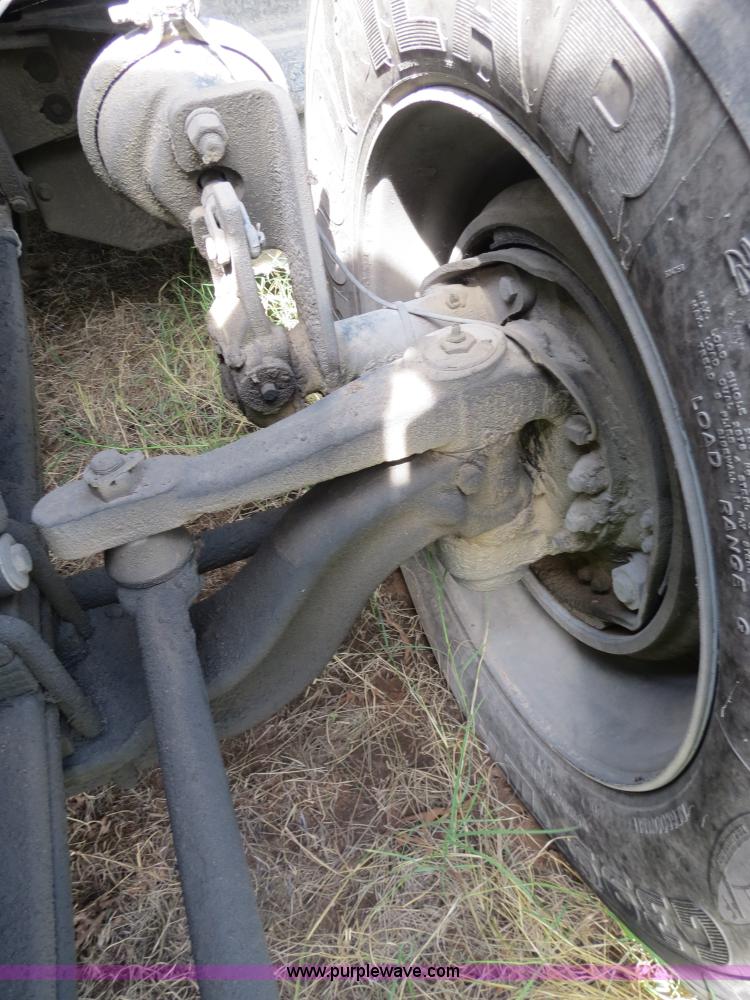 image for item B4504 2000 Peterbilt 377 semi truck