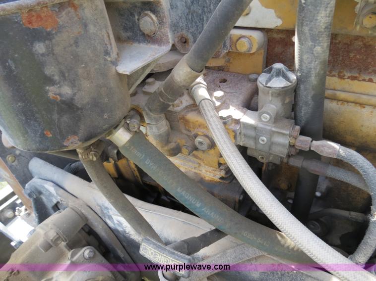 image for item B4504 2000 Peterbilt 377 semi truck