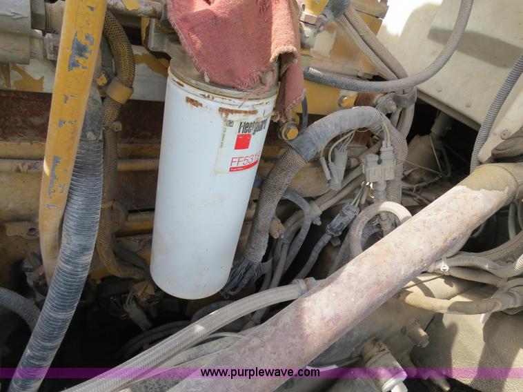 image for item B4504 2000 Peterbilt 377 semi truck