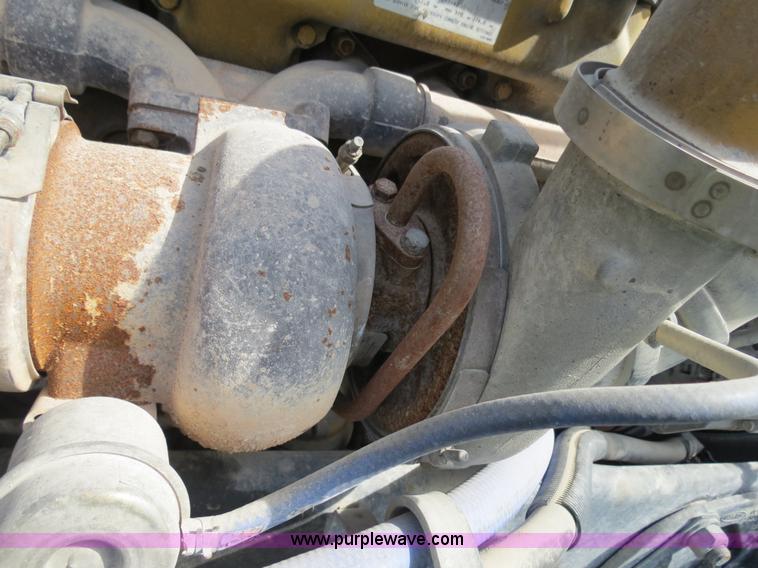 image for item B4504 2000 Peterbilt 377 semi truck