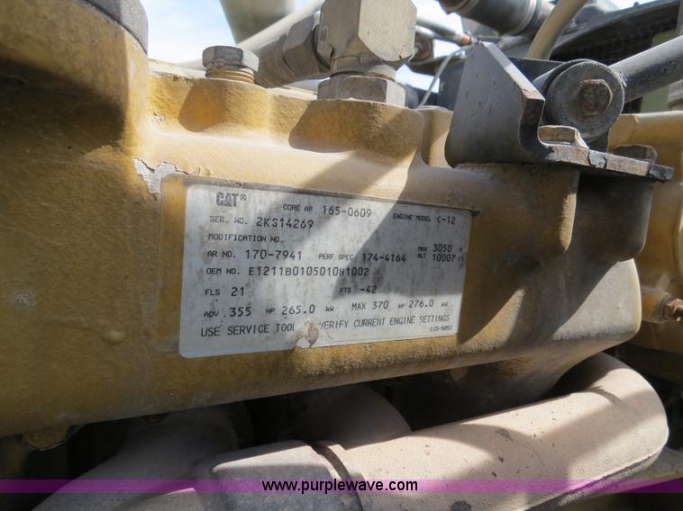 image for item B4504 2000 Peterbilt 377 semi truck