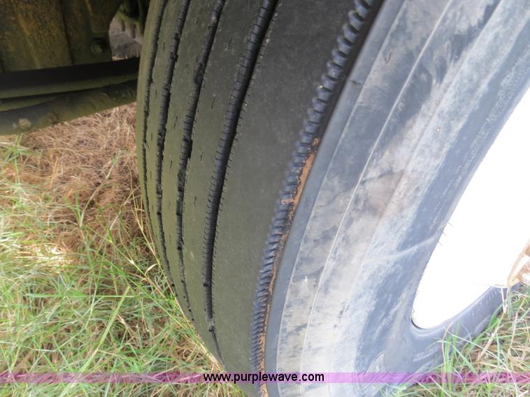 image for item B4504 2000 Peterbilt 377 semi truck