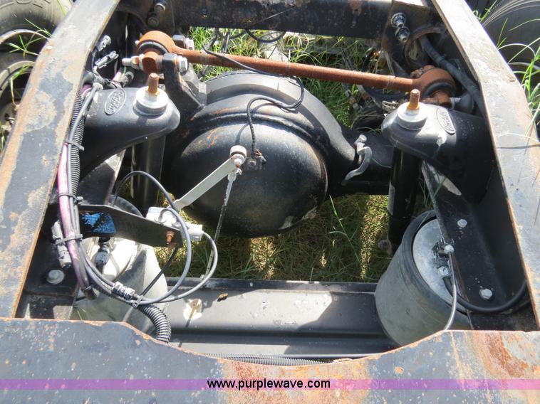 image for item B4504 2000 Peterbilt 377 semi truck