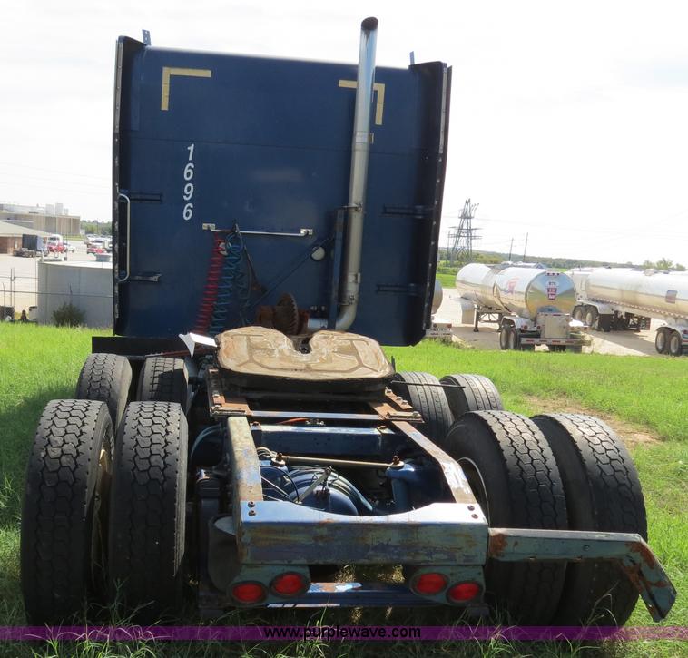 image for item B4505 1998 Peterbilt 377 semi truck