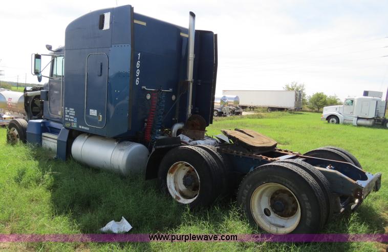 image for item B4505 1998 Peterbilt 377 semi truck