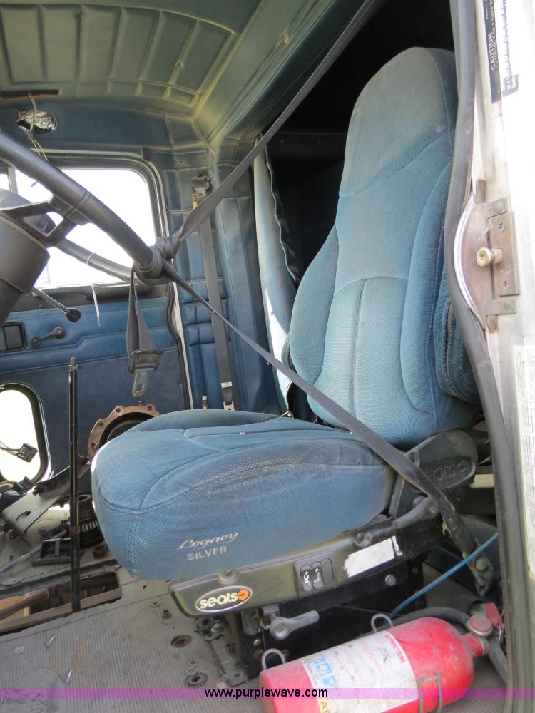 image for item B4505 1998 Peterbilt 377 semi truck