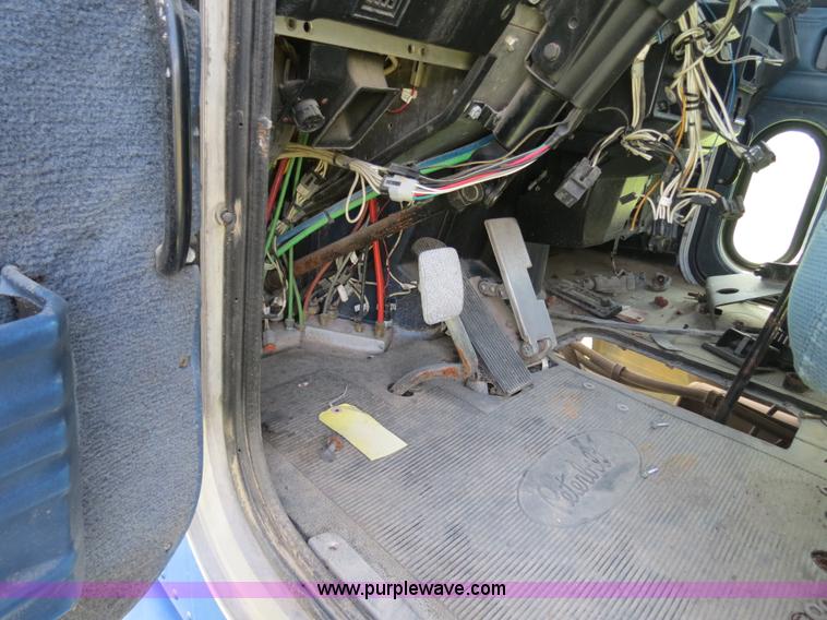 image for item B4505 1998 Peterbilt 377 semi truck