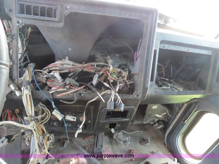 image for item B4505 1998 Peterbilt 377 semi truck