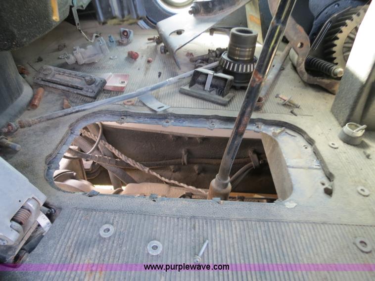 image for item B4505 1998 Peterbilt 377 semi truck