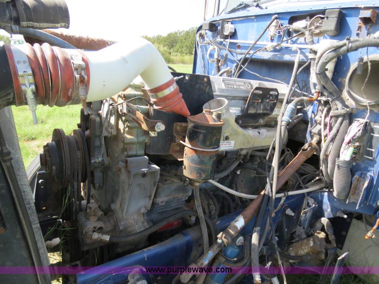 image for item B4505 1998 Peterbilt 377 semi truck