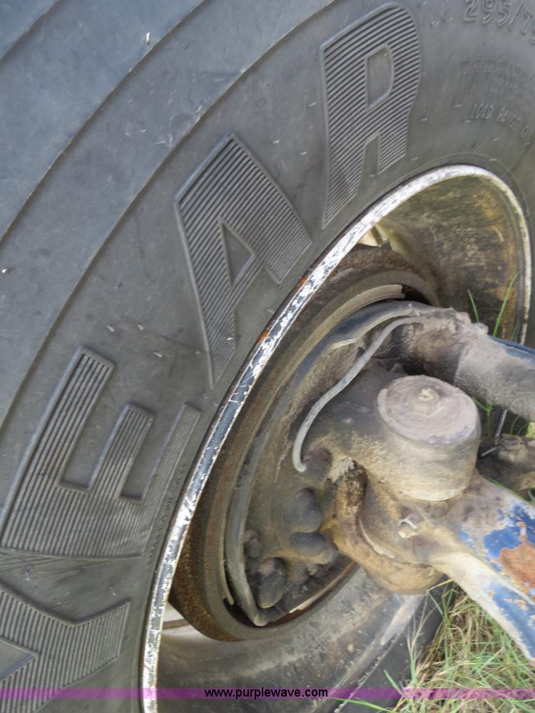 image for item B4505 1998 Peterbilt 377 semi truck