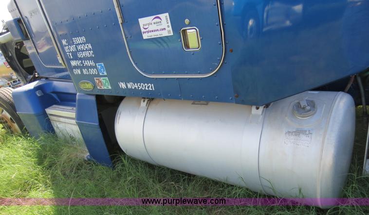 image for item B4505 1998 Peterbilt 377 semi truck