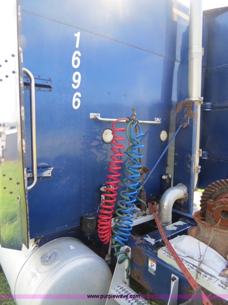 image for item B4505 1998 Peterbilt 377 semi truck