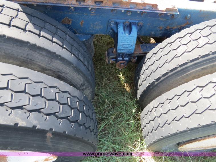 image for item B4505 1998 Peterbilt 377 semi truck