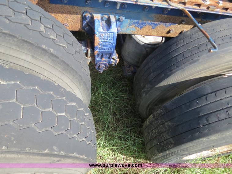 image for item B4505 1998 Peterbilt 377 semi truck