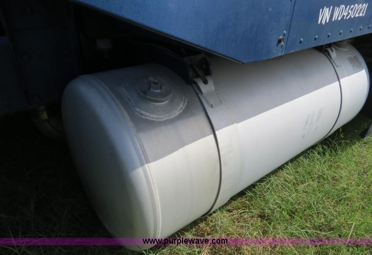 image for item B4505 1998 Peterbilt 377 semi truck