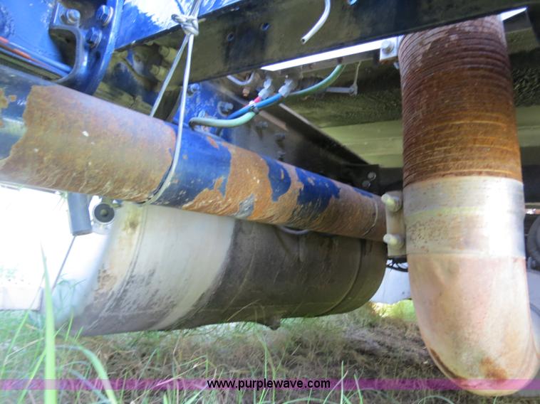 image for item B4505 1998 Peterbilt 377 semi truck