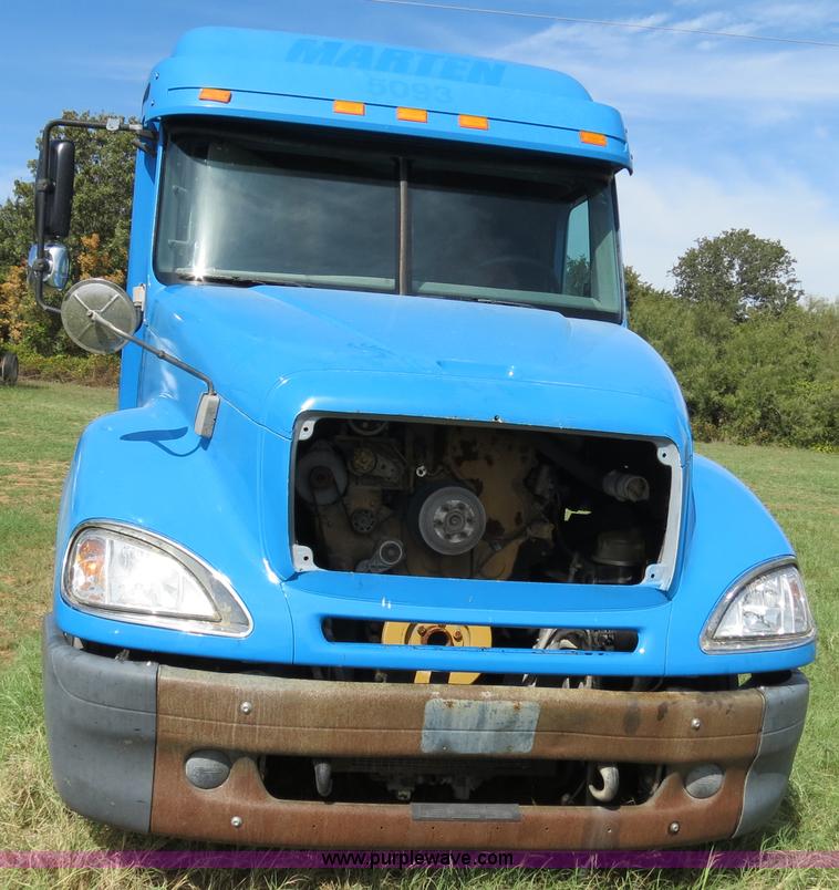 image for item B4506 2003 Freightliner Columbia semi truck
