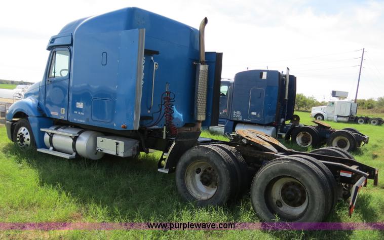 image for item B4506 2003 Freightliner Columbia semi truck