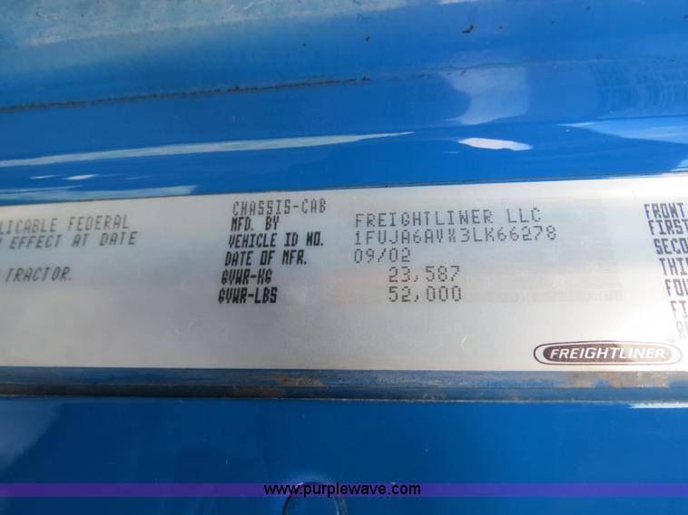 image for item B4506 2003 Freightliner Columbia semi truck