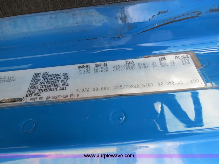 image for item B4506 2003 Freightliner Columbia semi truck