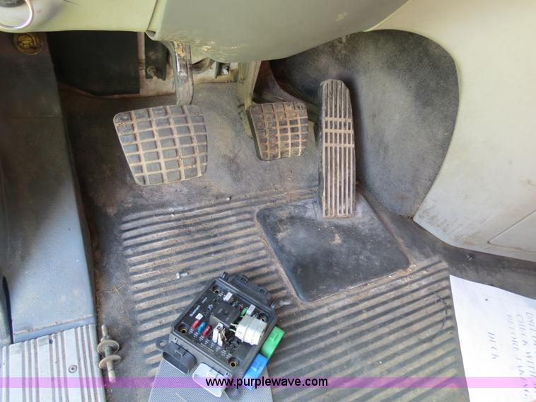 image for item B4506 2003 Freightliner Columbia semi truck