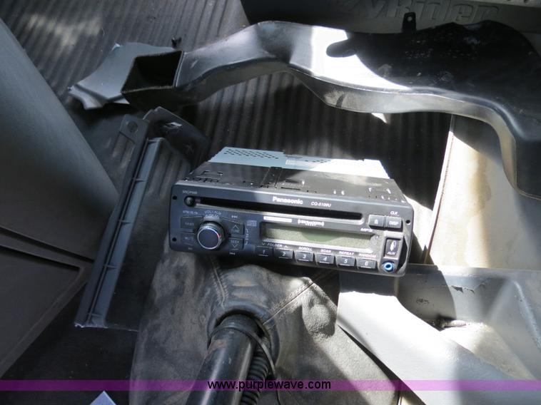 image for item B4506 2003 Freightliner Columbia semi truck