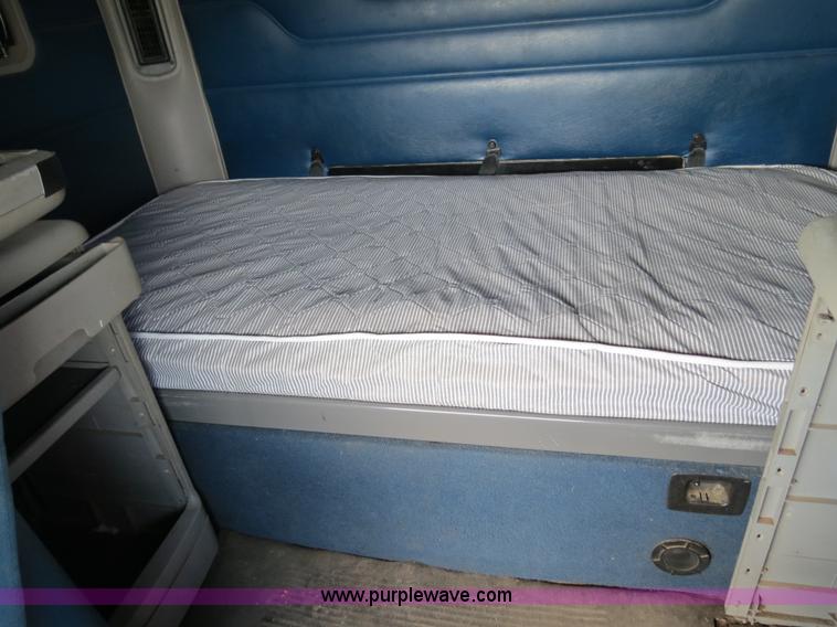 image for item B4506 2003 Freightliner Columbia semi truck