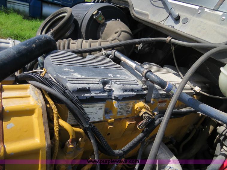 image for item B4506 2003 Freightliner Columbia semi truck