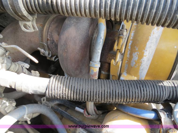 image for item B4506 2003 Freightliner Columbia semi truck