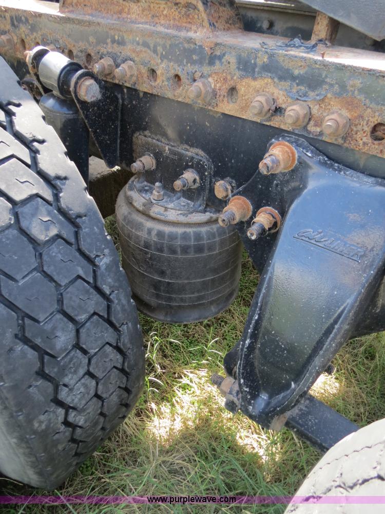 image for item B4506 2003 Freightliner Columbia semi truck