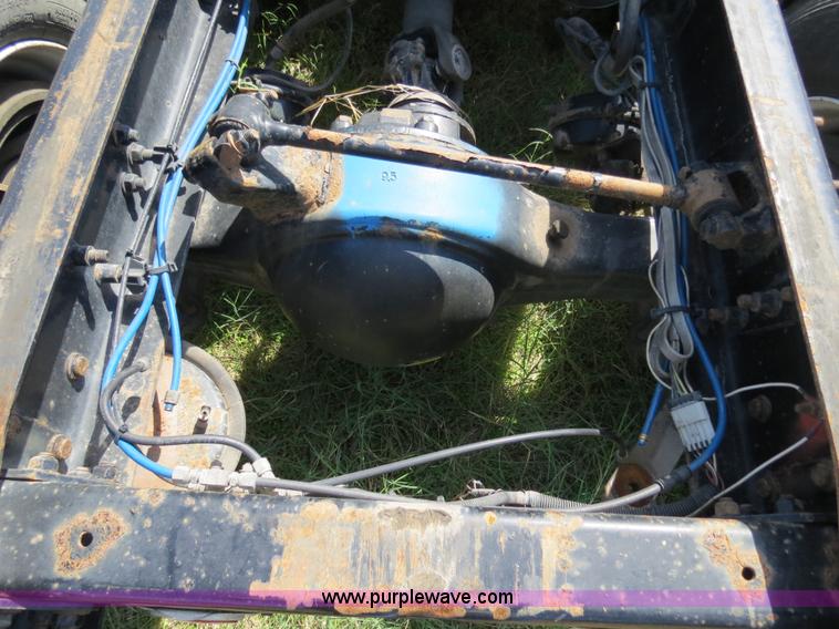 image for item B4506 2003 Freightliner Columbia semi truck