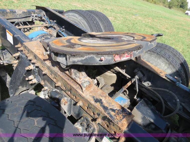 image for item B4506 2003 Freightliner Columbia semi truck