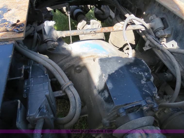 image for item B4506 2003 Freightliner Columbia semi truck